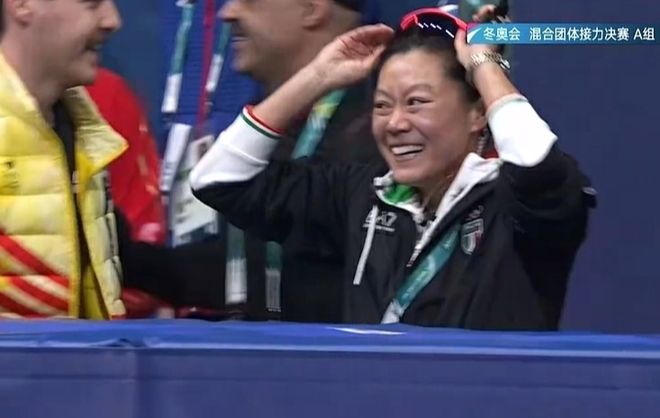 唏嘘！38岁中国教练率东道主击败祖国夺金 喜极而泣+跳上挡板
